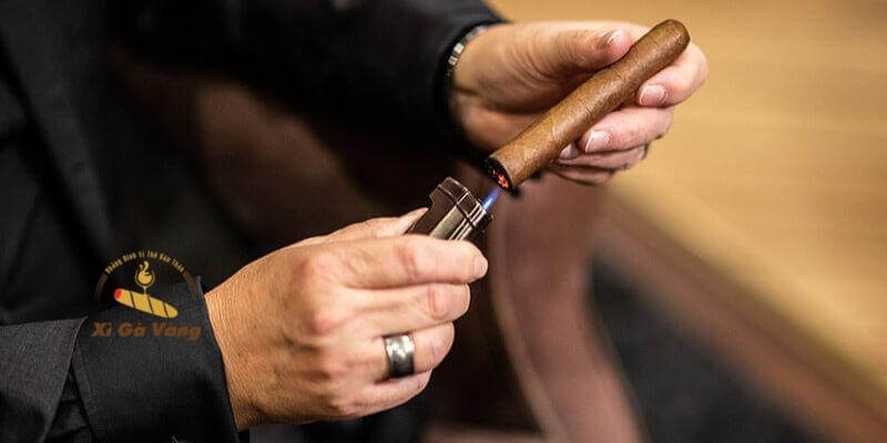 Hút xì gà Việt Nam nên kết hợp với nghỉ ngơi.